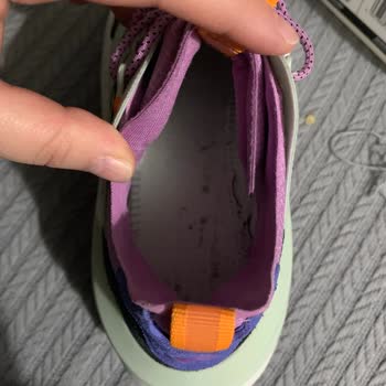 Eksik Tabanlıkla Satılan Spor Ayakkabı Hayal Kırıklığı