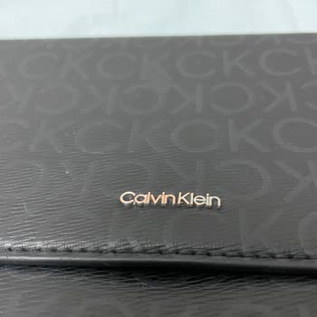 Calvin Klein Çantada Kısa Sürede Amblem Soyulması Ve Boyner'in İlgisizliği
