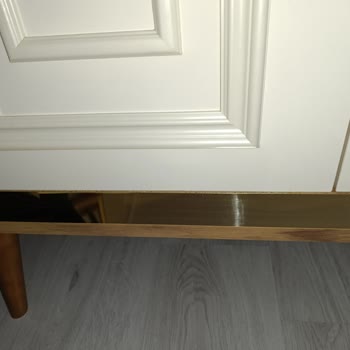 Mobilya Alışverişinde Hasarlı Ürünler Ve İlgisiz Satıcı