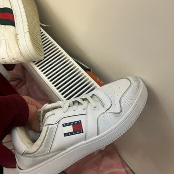 Tommy Hilfiger Ayakkabıda Renk Değişimi Ve Kalite Sorunu