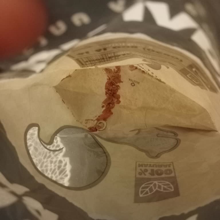 Qavruq Kuruyemiş Aldığım Karışık Kuruyemiş Paketinden Demir Parçası Çıktı!