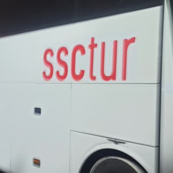 Yazar Tur'un Kaotik Ve Sorumsuz Yolculuğu