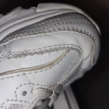 Skechers Ayakkabıda Deri Çatlağı Ve Mağaza İlgisizliği