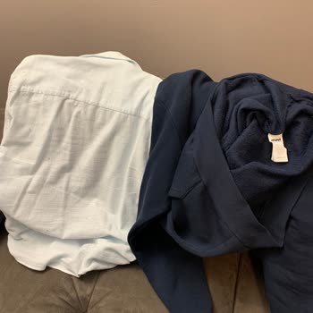Mavi Sweatshirt'ün Tüy Dökme Sorunu!