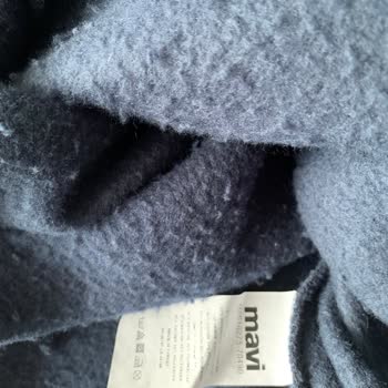Mavi Sweatshirt'ün Tüy Dökme Sorunu!