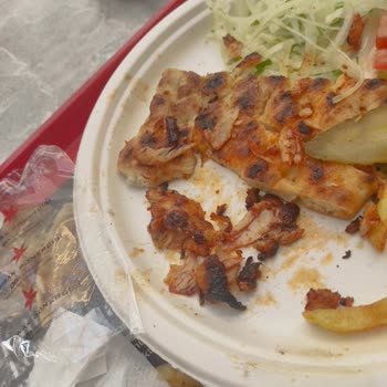 Yaprak Dönercisi Yaprak Dönerde Hayal Kırıklığı: Yanmış Ve Tatsız