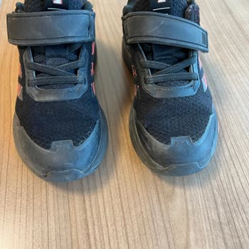 Adidas Ayakkabıda Kalitesiz Dikiş Sorunu