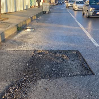 Acil Asfalt Çalışması Talebi: Güvenlik Tehlikesi!