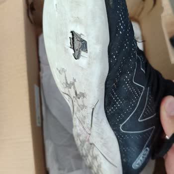 Kalitesiz Ayakkabı Ve Sorumsuz Müşteri Hizmetleri