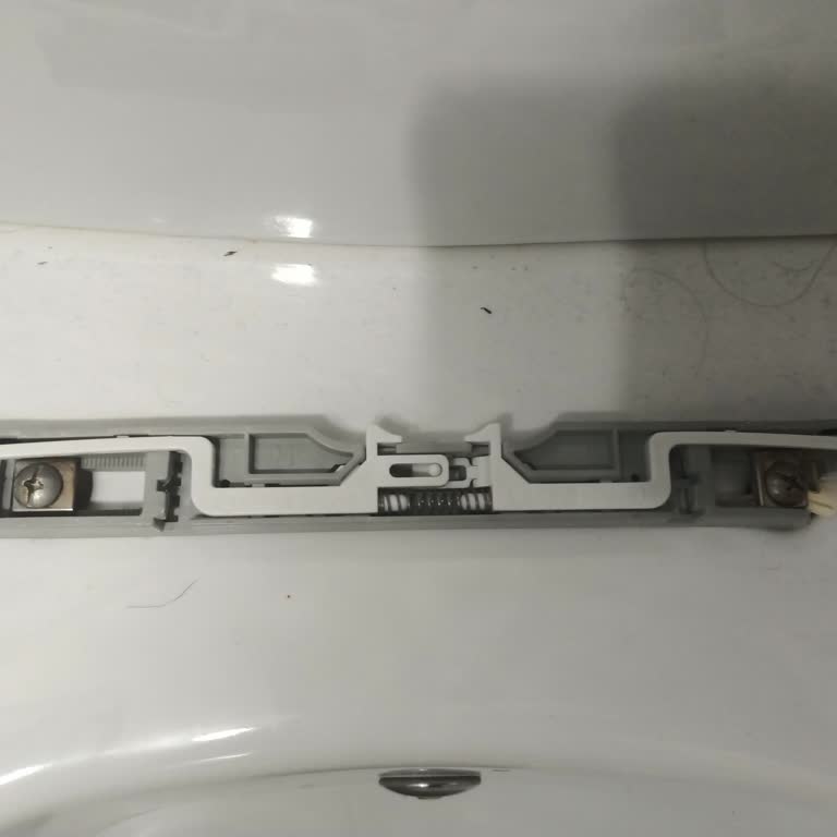 Klozet Kapağı Bağlantı Aparatları İçin Yardım Talebi