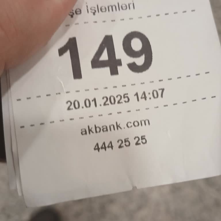 Akbank'ta Sim Kart Blokesi İçin Şubede Bekleme Çilesi