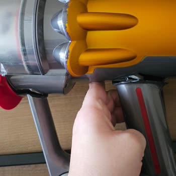 Dyson V12 Süpürge: Kırılmalar Ve Çözülmeyen Sorunlar