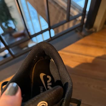 Boyner'den Aldığım Nike Ayakkabının Yırtılması Ve Yetersiz Garanti Süresi