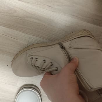 Kalitesiz Ayakkabı Ve İlgisiz Müşteri Hizmeti