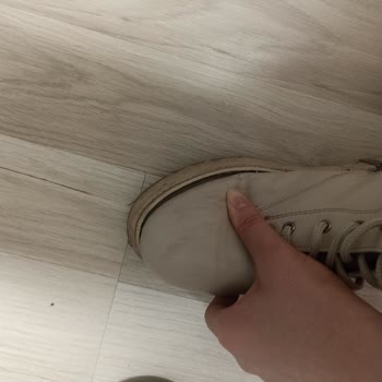 Kalitesiz Ayakkabı Ve İlgisiz Müşteri Hizmeti