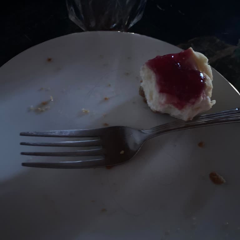 BİM'den Aldığım Cheesecake İçinden Kıl Çıktı