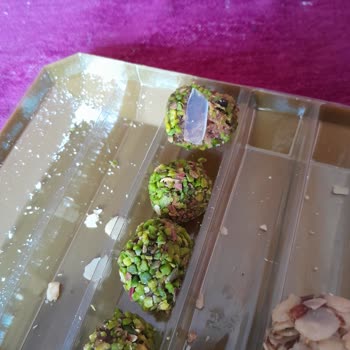 Lokumdan Çıkan Mika Parçası İle Yaşanan Talihsiz Deneyim