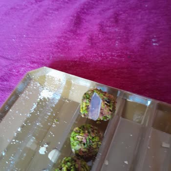 Lokumdan Çıkan Mika Parçası İle Yaşanan Talihsiz Deneyim