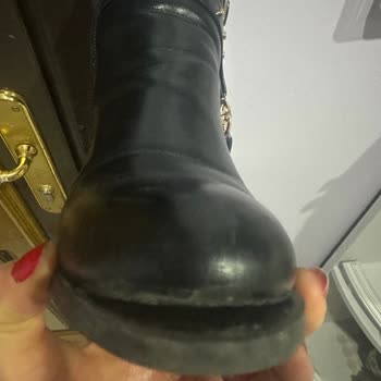 Nine West Botumun Hızlı Deformasyonu Ve Burun Kısmının Ayrılması