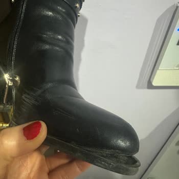 Nine West Botumun Hızlı Deformasyonu Ve Burun Kısmının Ayrılması