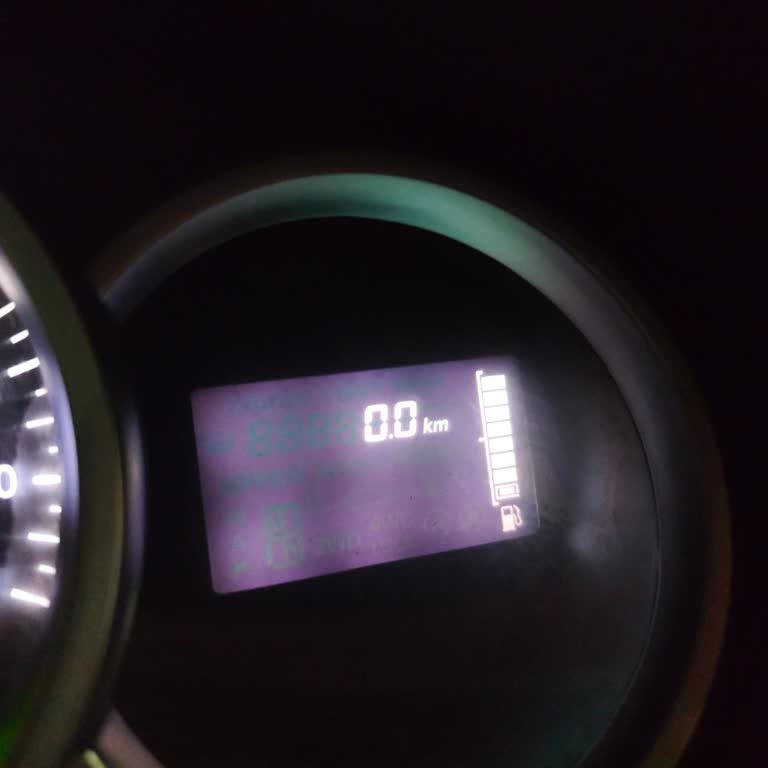 Renault Symbol'de Kendiliğinden Sıfırlanan Kilometre Ve Saat Sorunu