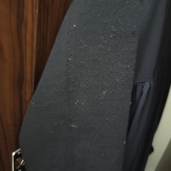 Hızla Tüylendi: LCW Kaban Sorunu