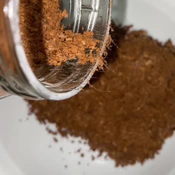 Nescafe Gold'da Şok Edici Durum: Örümcek Ağı Ve Kurtlanma!