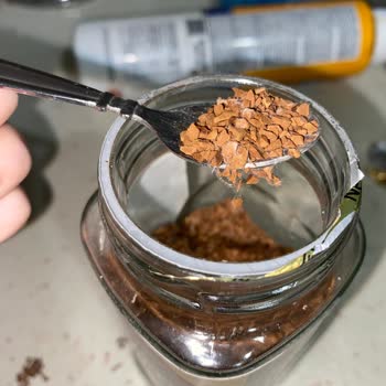 Nescafe Gold'da Şok Edici Durum: Örümcek Ağı Ve Kurtlanma!