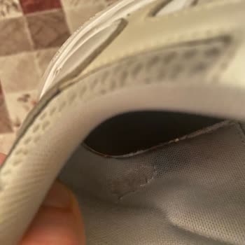 Adidas Ayakkabılarının Kalitesizliği Ve Hızlı Aşınması