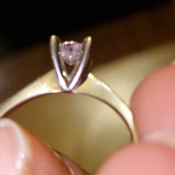 Atasay'dan Aldığım Tektaş Yüzüğün İçindeki Leke