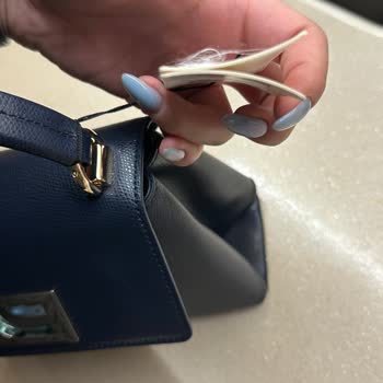 Uçuş Sonrası Hasarlı Bagaj Ve Kötü Hizmet Deneyimi