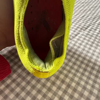 Adidas Kramponların Dikiş Sorunu Amatör Futbolcuya Zorluk Yaşatıyor