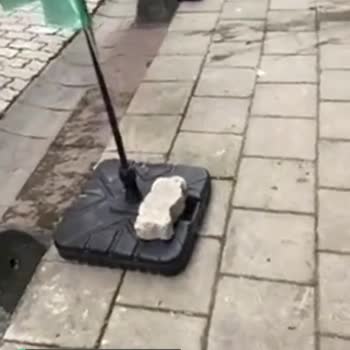 İstanbul Büyükşehir Belediyesi Kaldırıma Park Eden Arabalar Çekilsin!