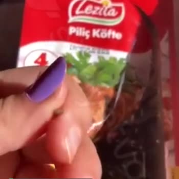 Lezita Piliç Köfteden Demir Parçası Çıktı!