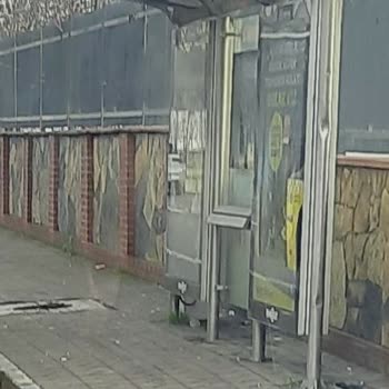 Çekmeköy'de Üstü Kapalı Durak Sorunu Ve Belediye İhmali