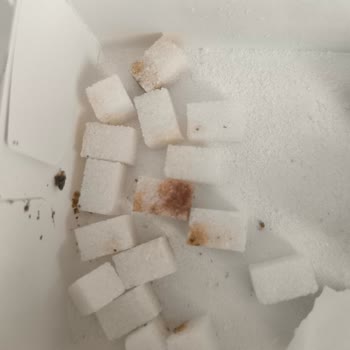 Marketten Alınan Küp Şekerde Şüpheli İçerik