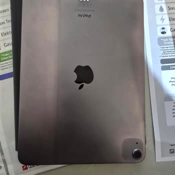 Color Change Issue on Apple iPad Air 5th Gen Blamed as User Error