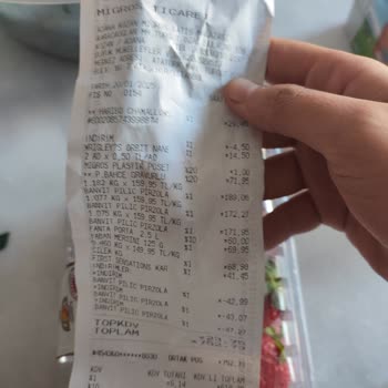 Migros'tan Aldığım Çilekler Küflü Ve Böceklenmiş Çıktı