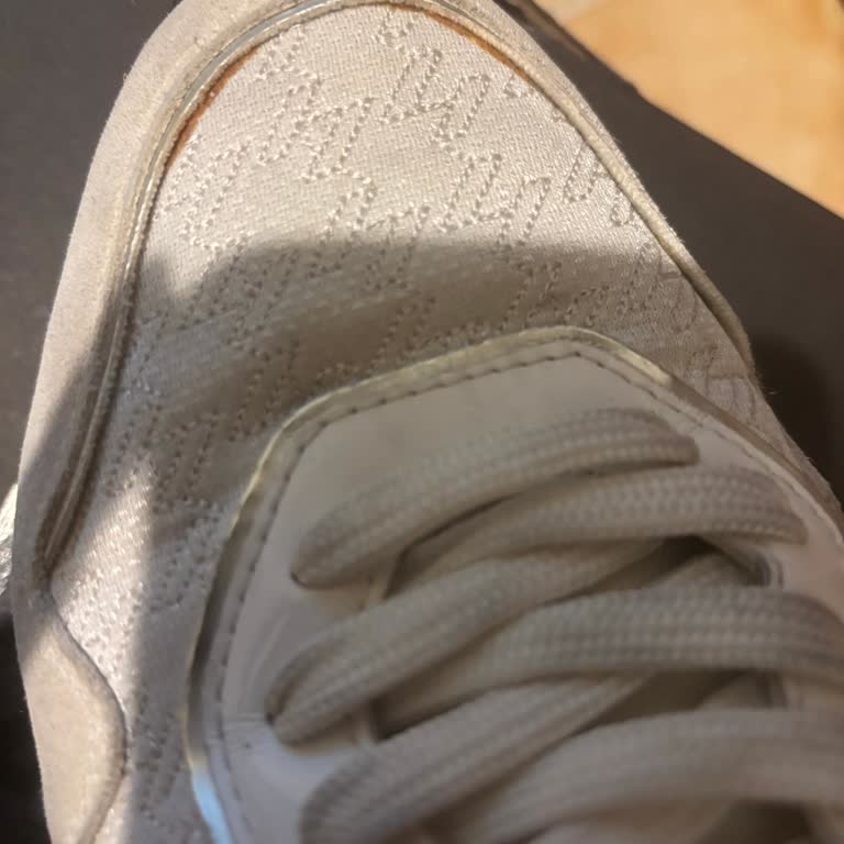 Karl Lagerfeld Ayakkabıda Deformasyon Ve İletişim Sorunu