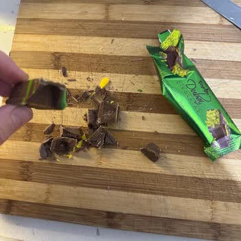 Boş Çikolata Paketi Hayal Kırıklığı