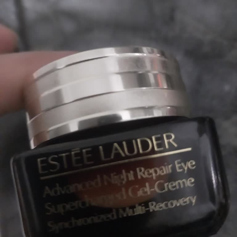 Estee Lauder Göz Altı Kremi Cilt Sorunlarına Yol Açtı