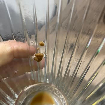 Harras Marka Ice Latte İçindeki Pıhtılaşmış Parçacıklar