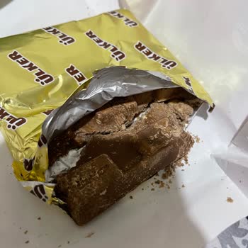 Bozuk Çikolata Şoku: Ülker'in Fındıklı Ve Üzümlü Çikolatası Hayal Kırıklığı Yarattı