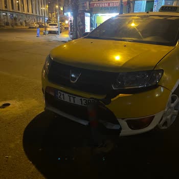 Sur Belediyesi Yanlış Yerleştirilen Dubalar Yüzünden Araç Hasarı