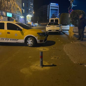 Sur Belediyesi Yanlış Yerleştirilen Dubalar Yüzünden Araç Hasarı