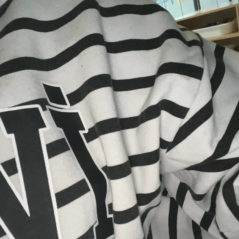 Renk Solması: Mavi Sweatshirt'te Beklenmedik Sorun