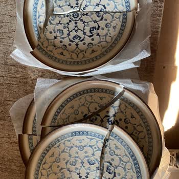 Kırık Ürünler Ve Sorumsuz Müşteri Hizmetleri