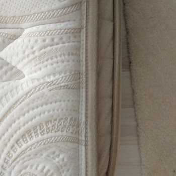 Kusurlu Yatak Ve Yetersiz Servis Hizmeti