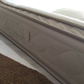 Kusurlu Yatak Ve Yetersiz Servis Hizmeti