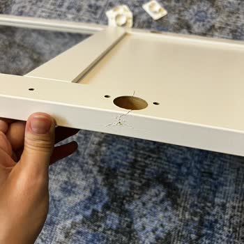 IKEA'dan Aldığım Kitaplığın Çatlak Kapağı İçin Çözüm Bekliyorum